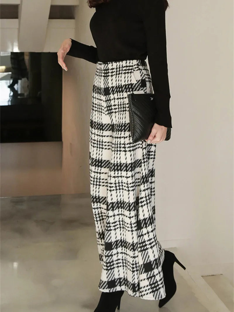 Uiara Flare Cropped Plaid Pants