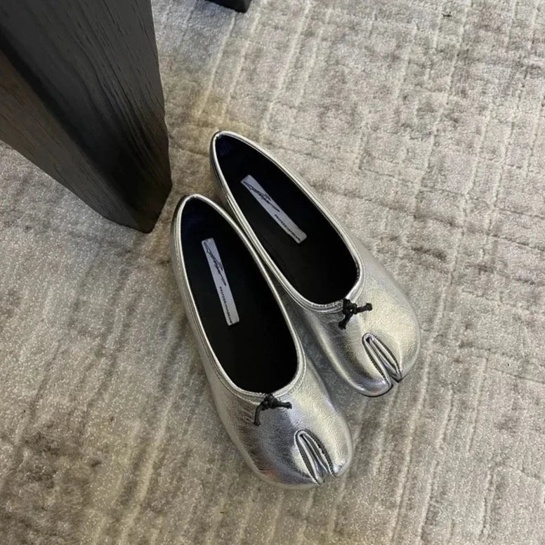 Pia Vintage Ombre Look Split Toe Maru Janes Flats