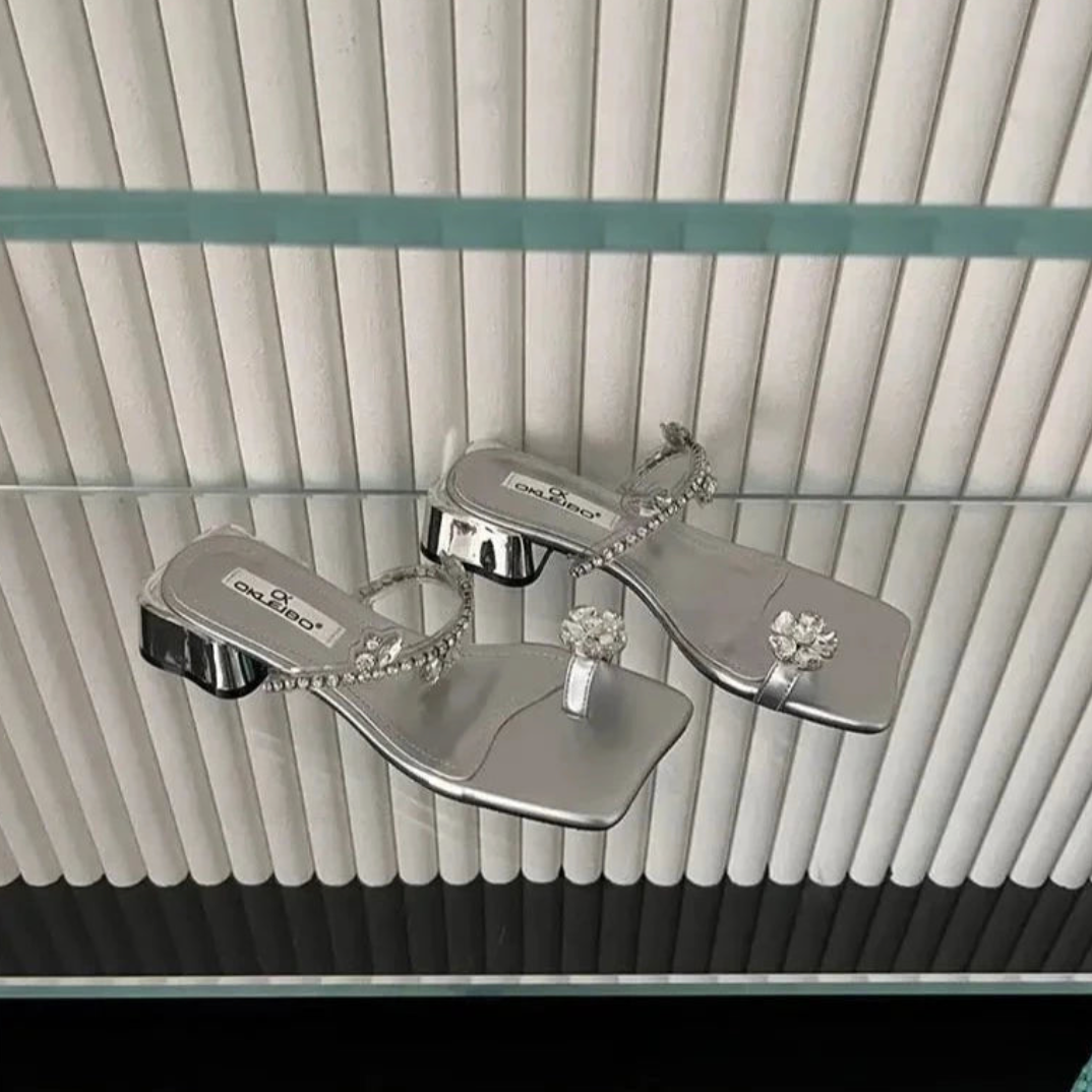 Prairie Crystal Flower Toe Post Slippers