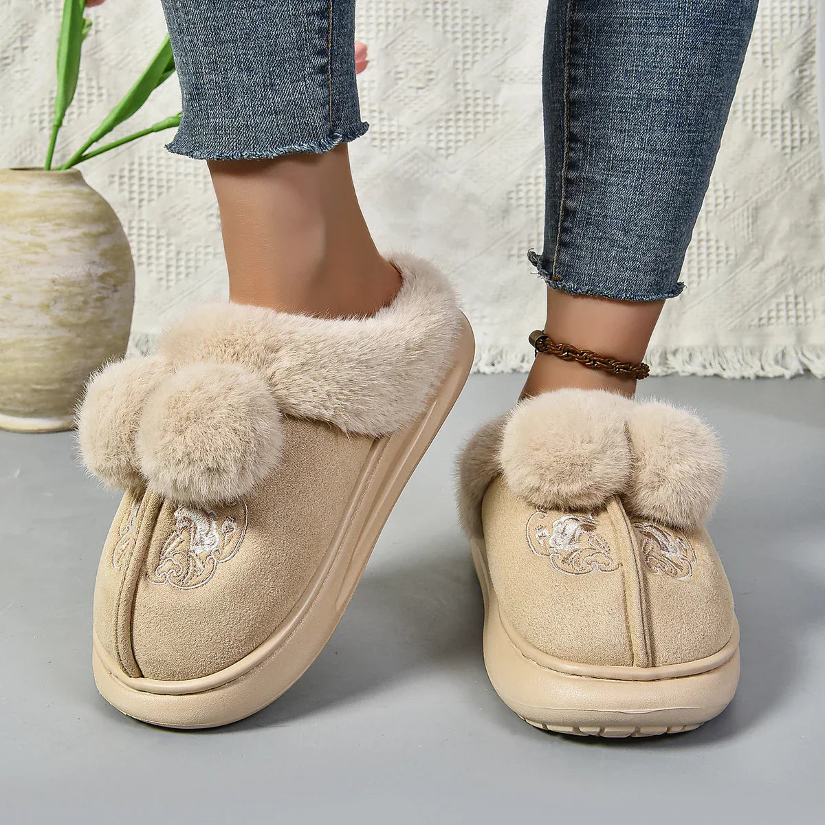 Winter New Warm Snow Boots Indoor Comfortable Plush Shoes Platform Winter New Cute Cotton Slippers Zapatos De Mujer