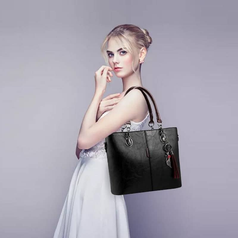 Handbag with Zipper Closure