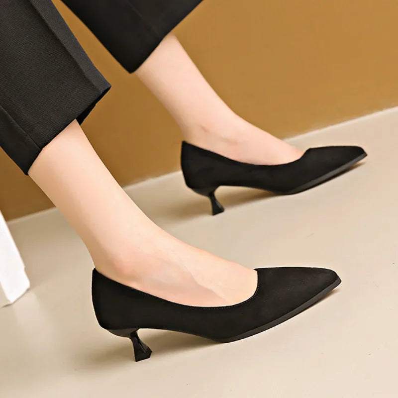 Black Highs Autumn Fashion Pointed Stiletto Commuting Ladies Low Heel Pumps