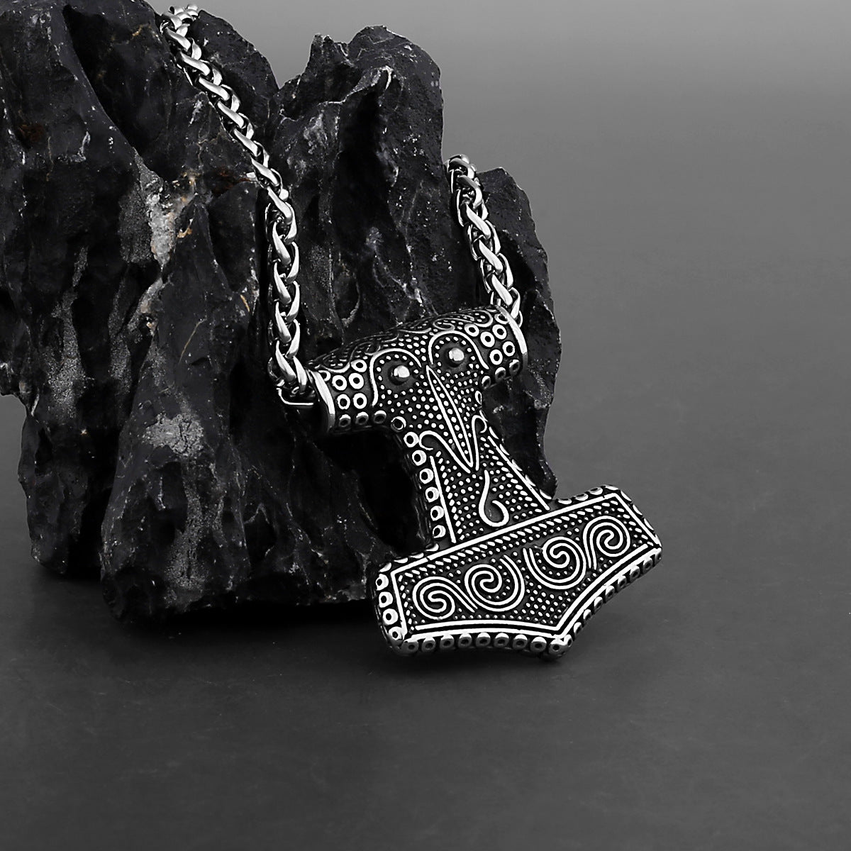 Ding Crow Head Hammer Necklace