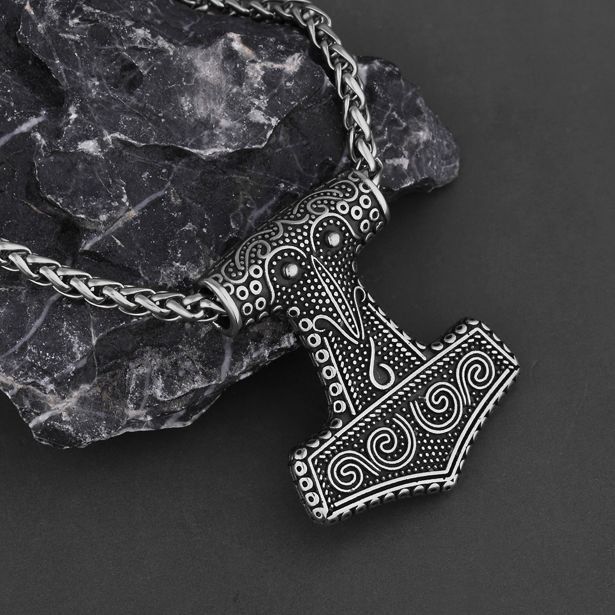 Ding Crow Head Hammer Necklace