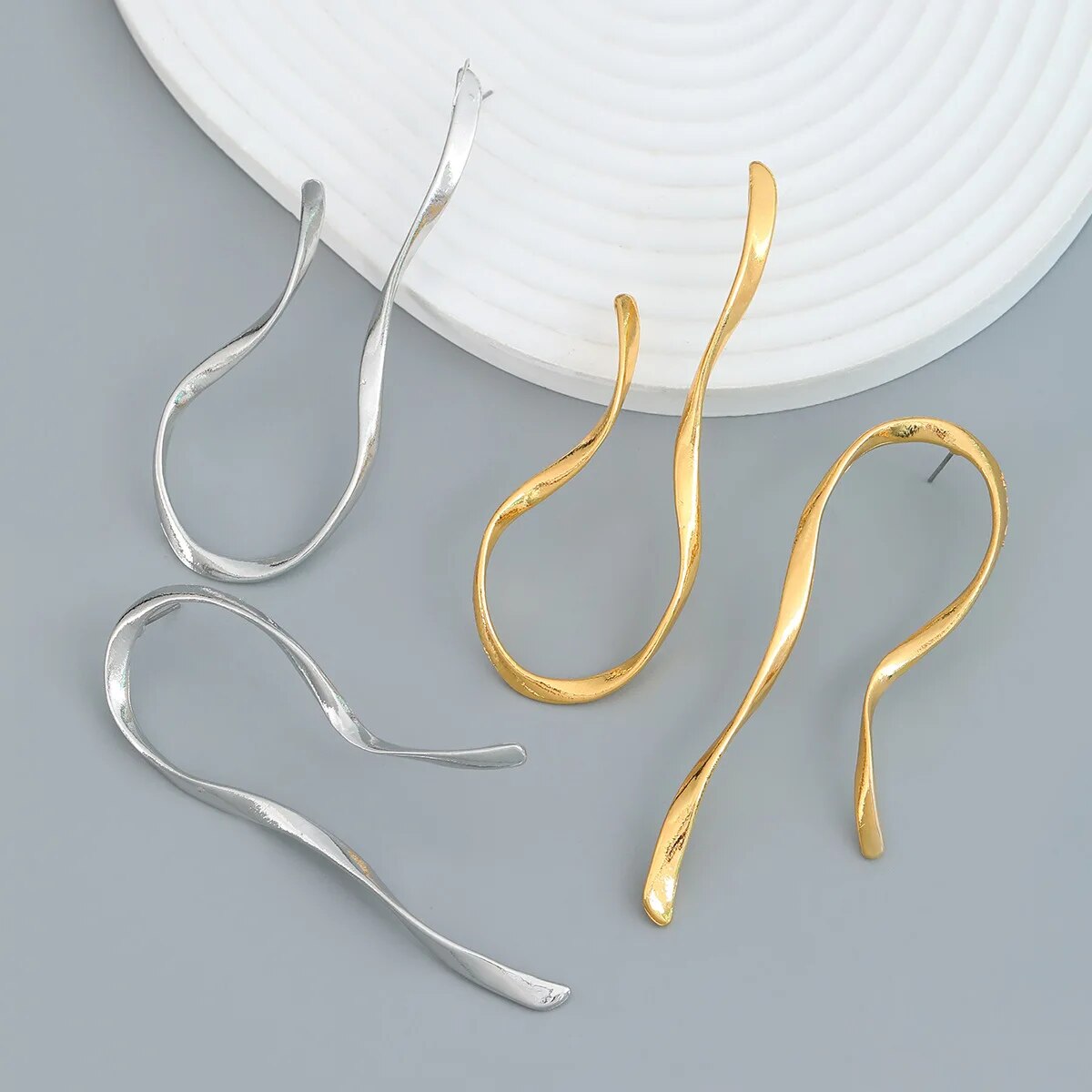 Gina Irregular U-shaped Earrings