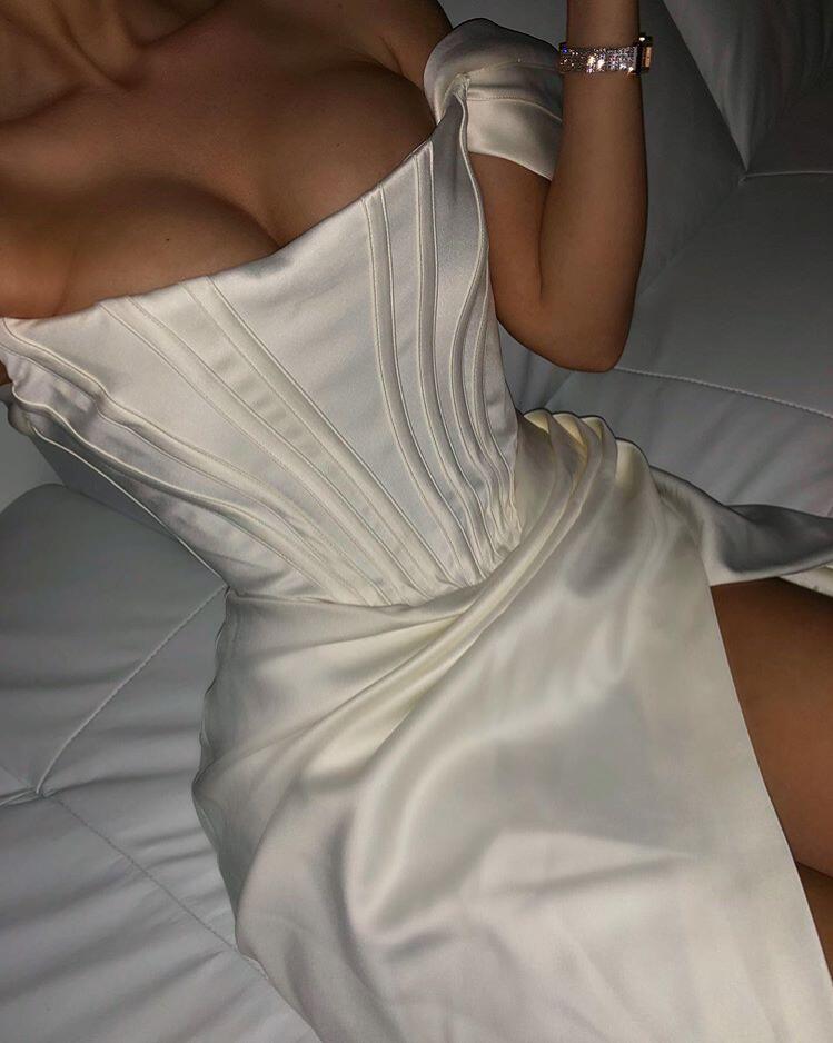 Runway Fashion Off-Shoulder Split Red Corset Dress