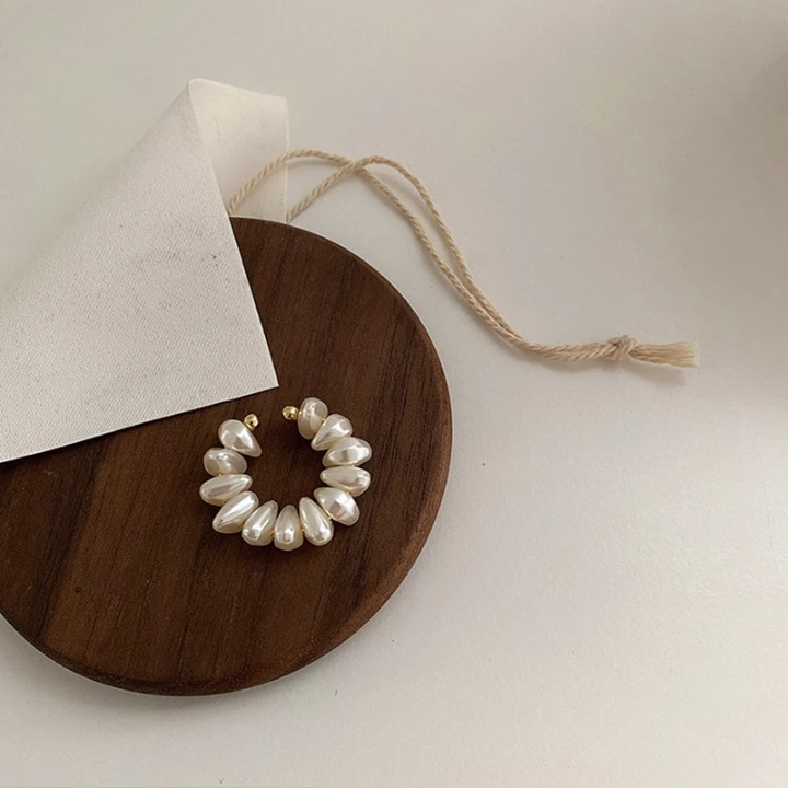 Single Pearl Link Ear Clip Earrings