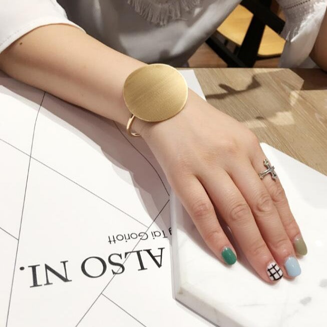 Kei Big Round Brushed Metal Bracelets - Gold or Silver