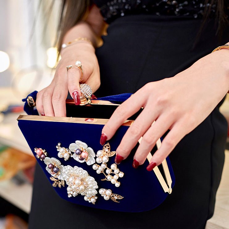 Diamond Flower Velvet Hand Clutch Bag