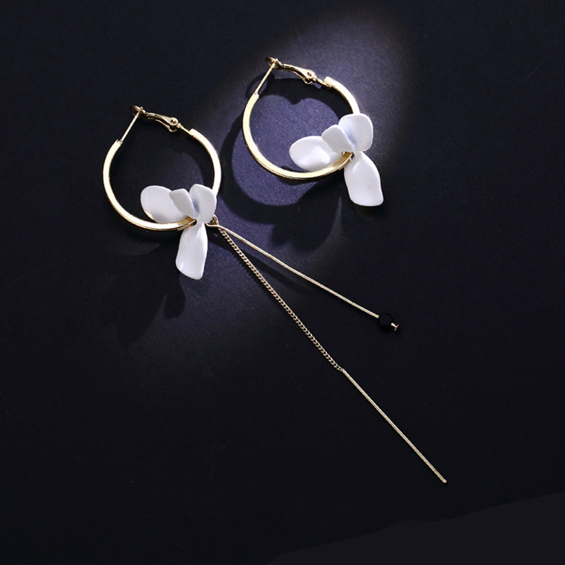 Madilyn Asymmetric chain link flower Hoop Earrings