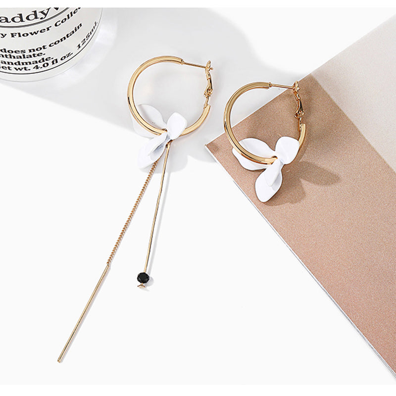 Madilyn Asymmetric chain link flower Hoop Earrings