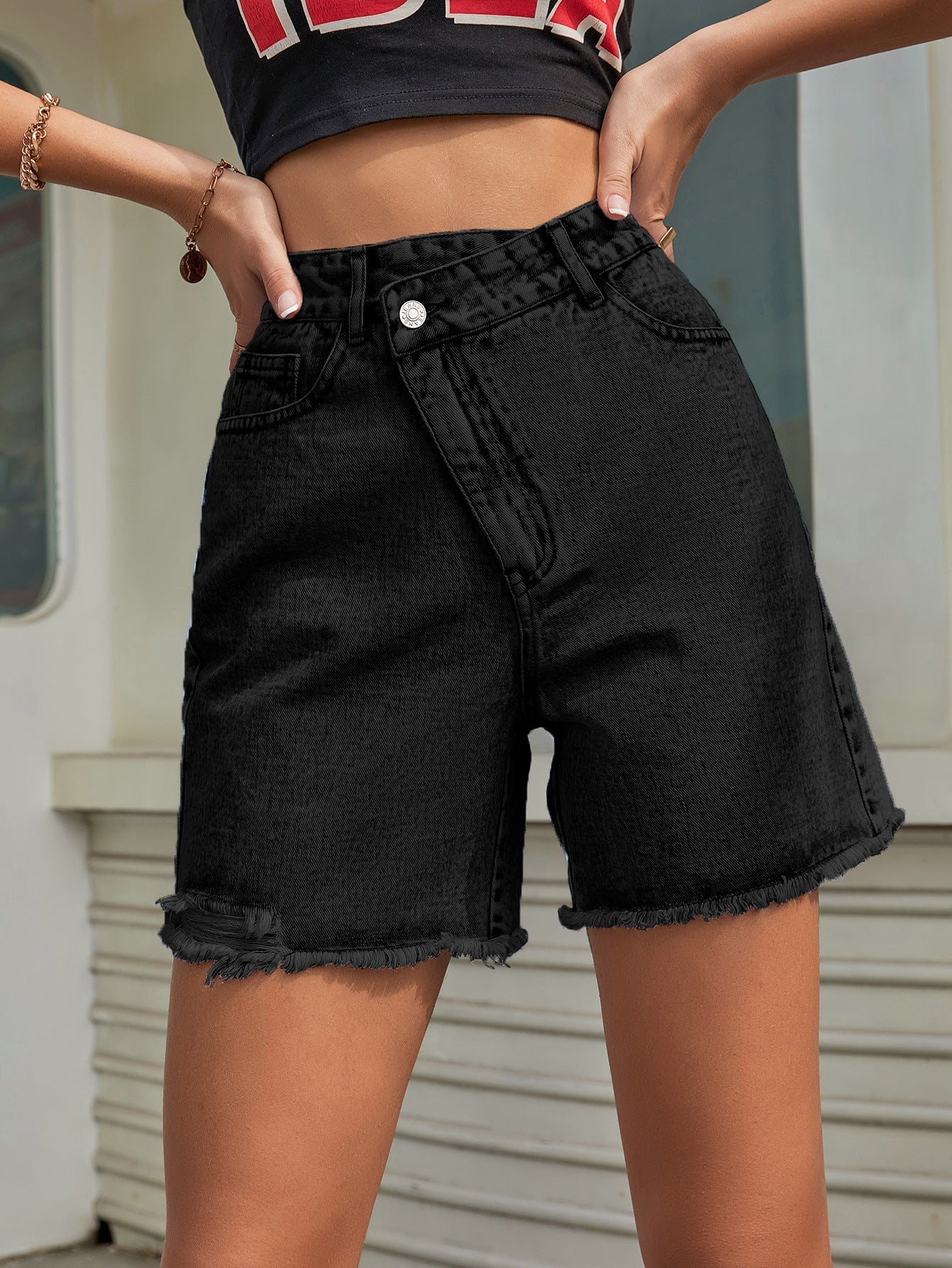 Loose Slim Raw Edge Denim Shorts