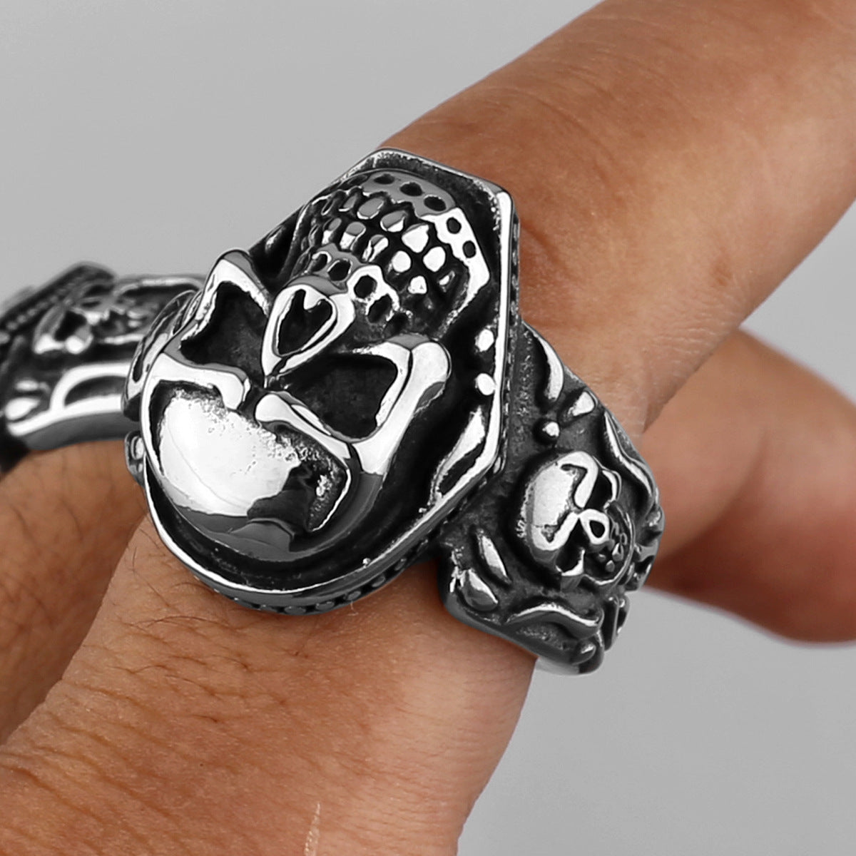 Rock Skull Ring