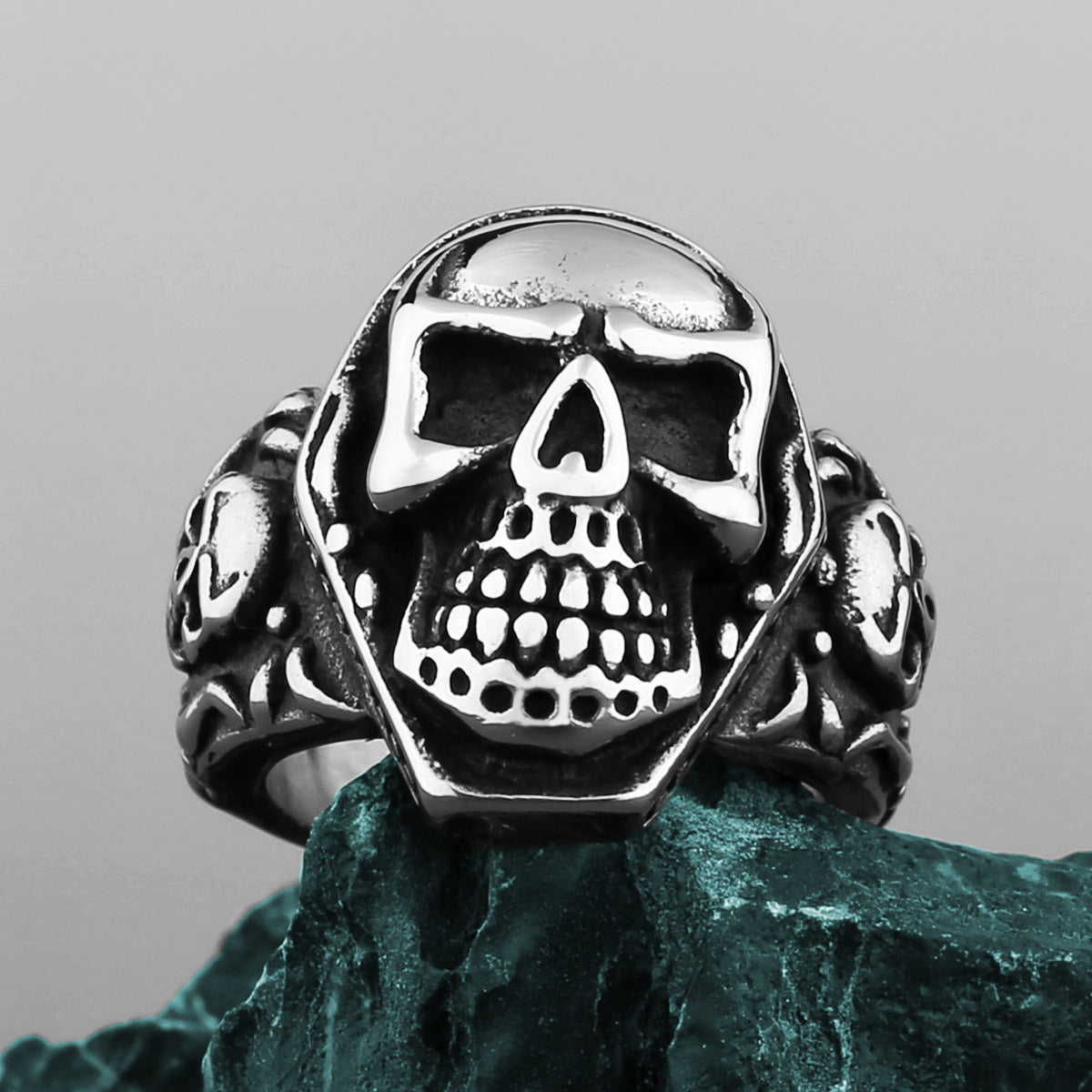 Rock Skull Ring