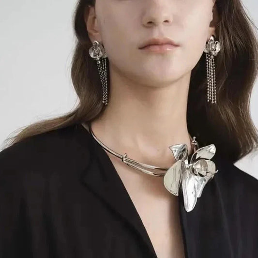Lacella Minimalist Metal Flower Choker Necklace