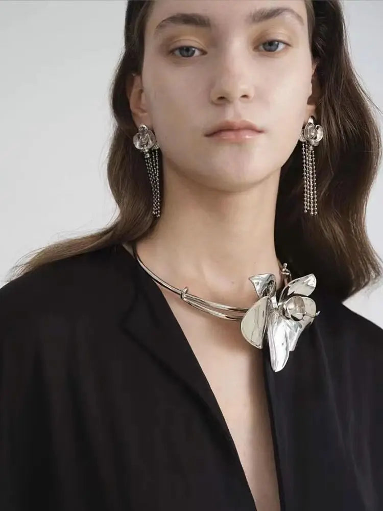 Lacella Minimalist Metal Flower Choker Necklace