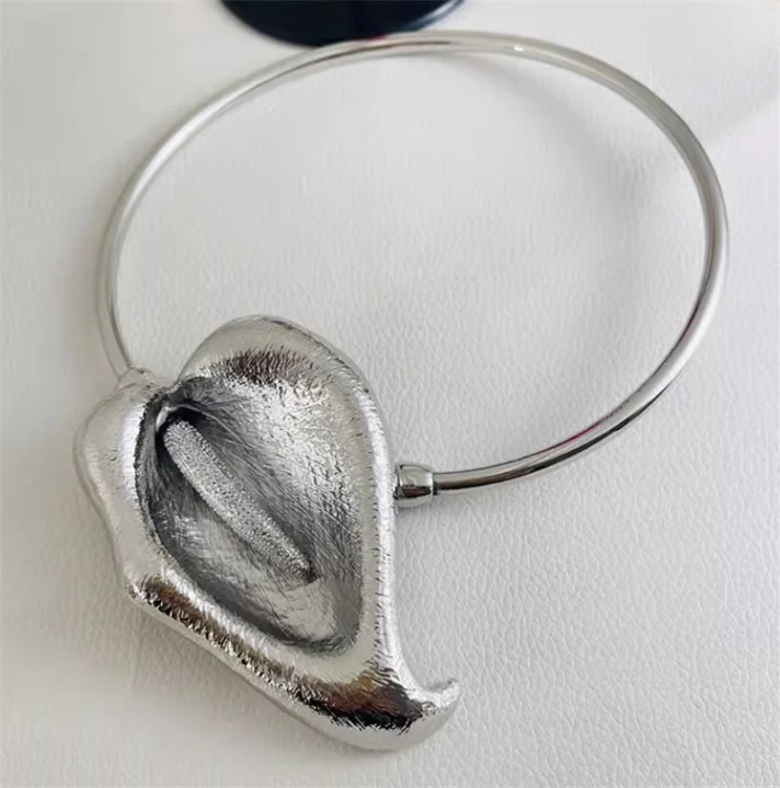 Elegant Calla Lily Wrap Choker Necklace