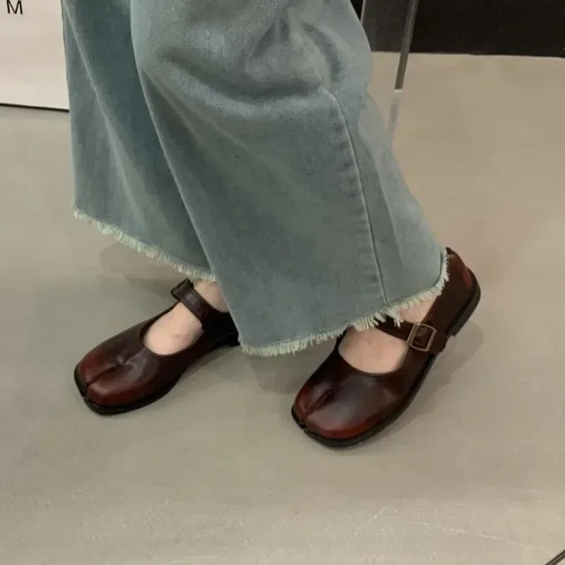 Pia Vintage Ombre Look Split Toe Maru Janes Flats