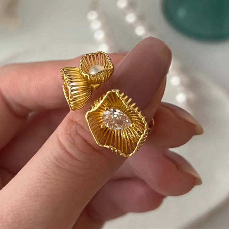 Golden 3D Three Flower Cocktail Ring