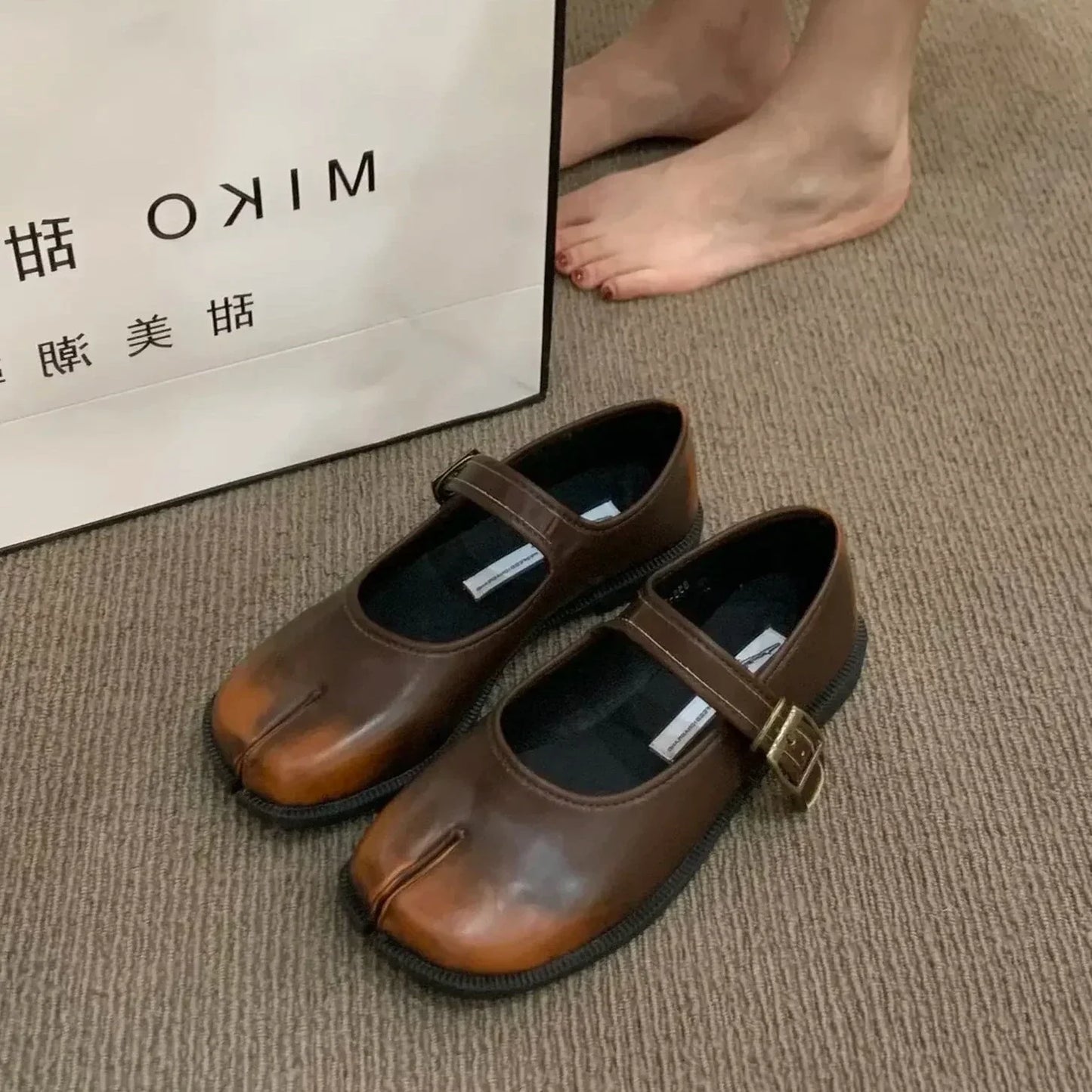 Pia Vintage Ombre Look Split Toe Maru Janes Flats