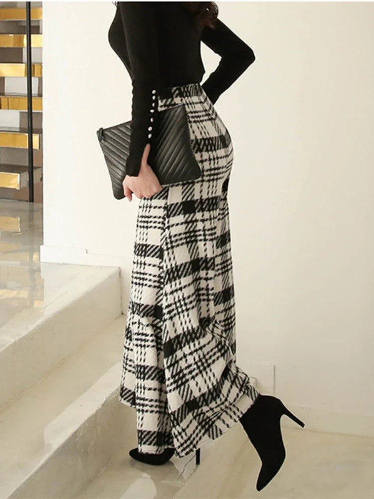 Uiara Flare Cropped Plaid Pants