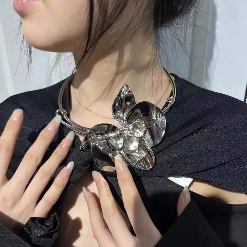 Lacella Minimalist Metal Flower Choker Necklace