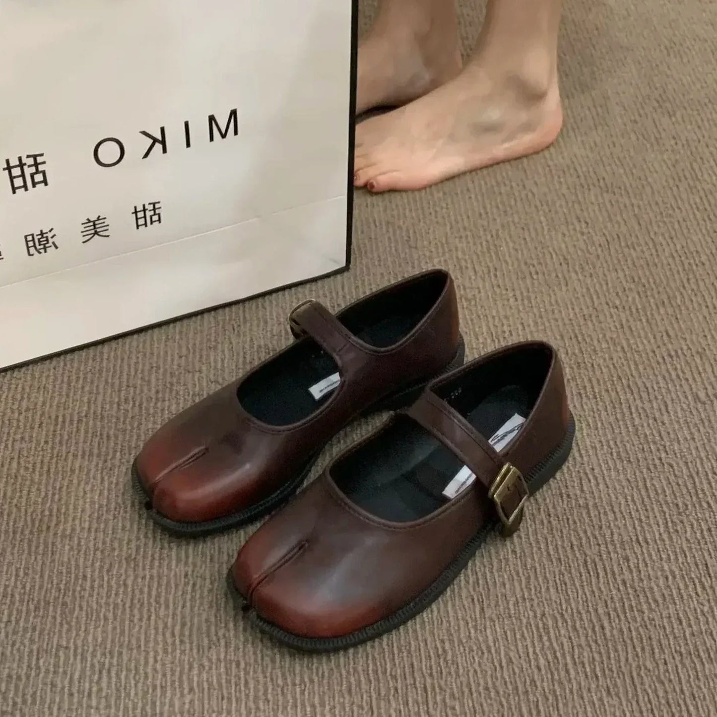 Pia Vintage Ombre Look Split Toe Maru Janes Flats