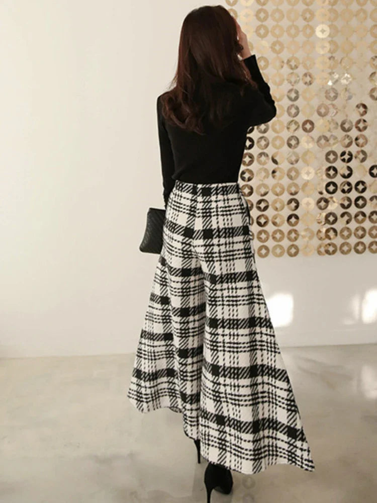 Uiara Flare Cropped Plaid Pants