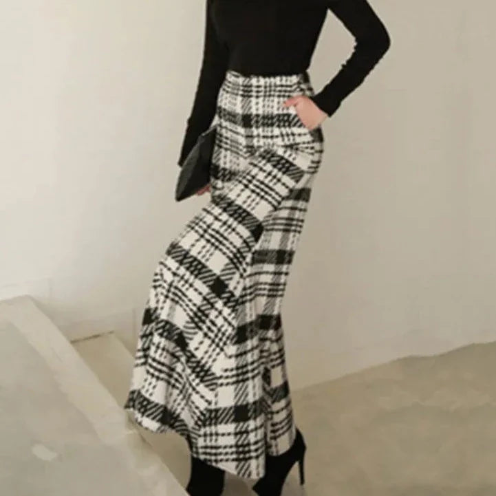 Uiara Flare Cropped Plaid Pants