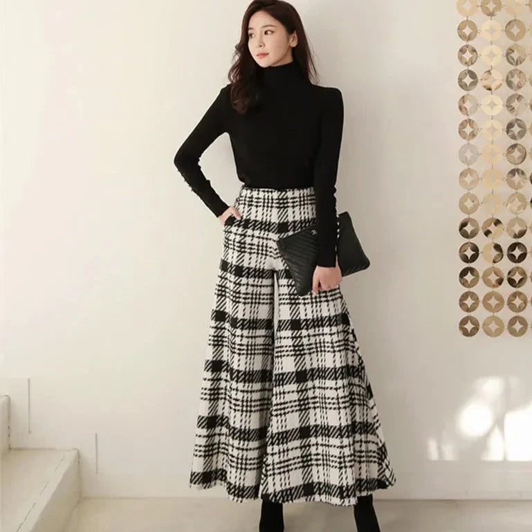 Uiara Flare Cropped Plaid Pants