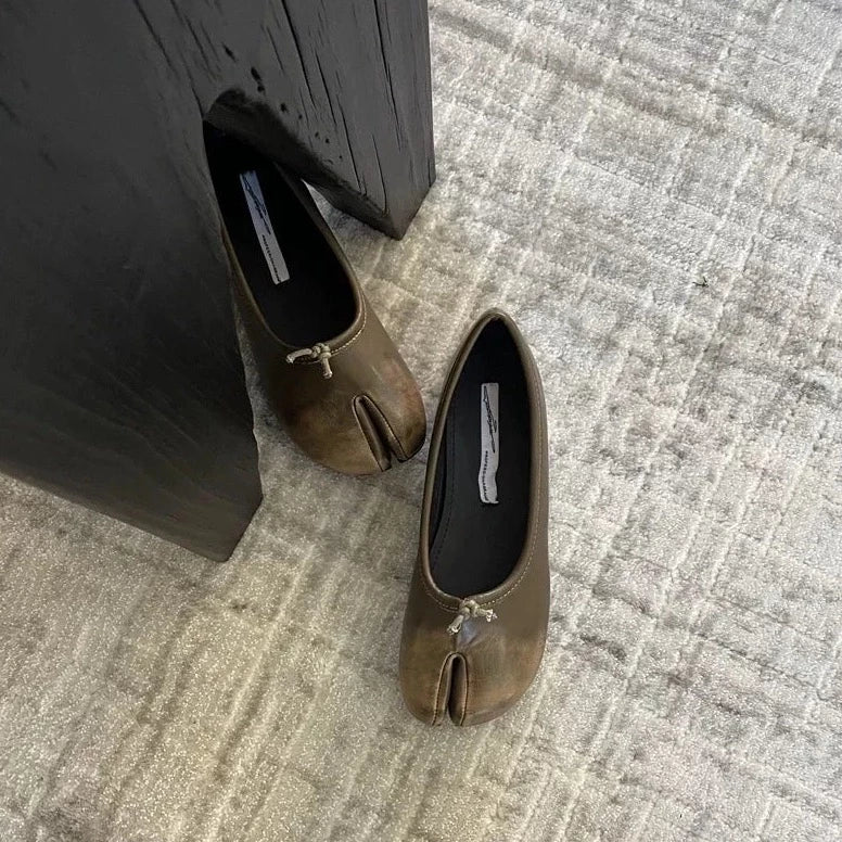 Pia Vintage Ombre Look Split Toe Maru Janes Flats