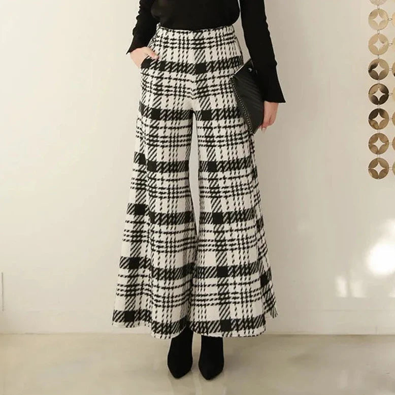 Uiara Flare Cropped Plaid Pants
