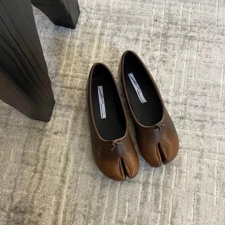 Pia Vintage Ombre Look Split Toe Maru Janes Flats