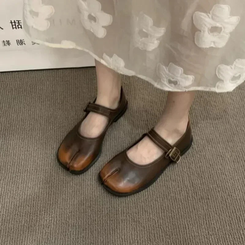 Pia Vintage Ombre Look Split Toe Maru Janes Flats