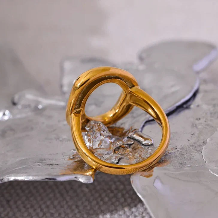 Elya Chunky Circle Ring