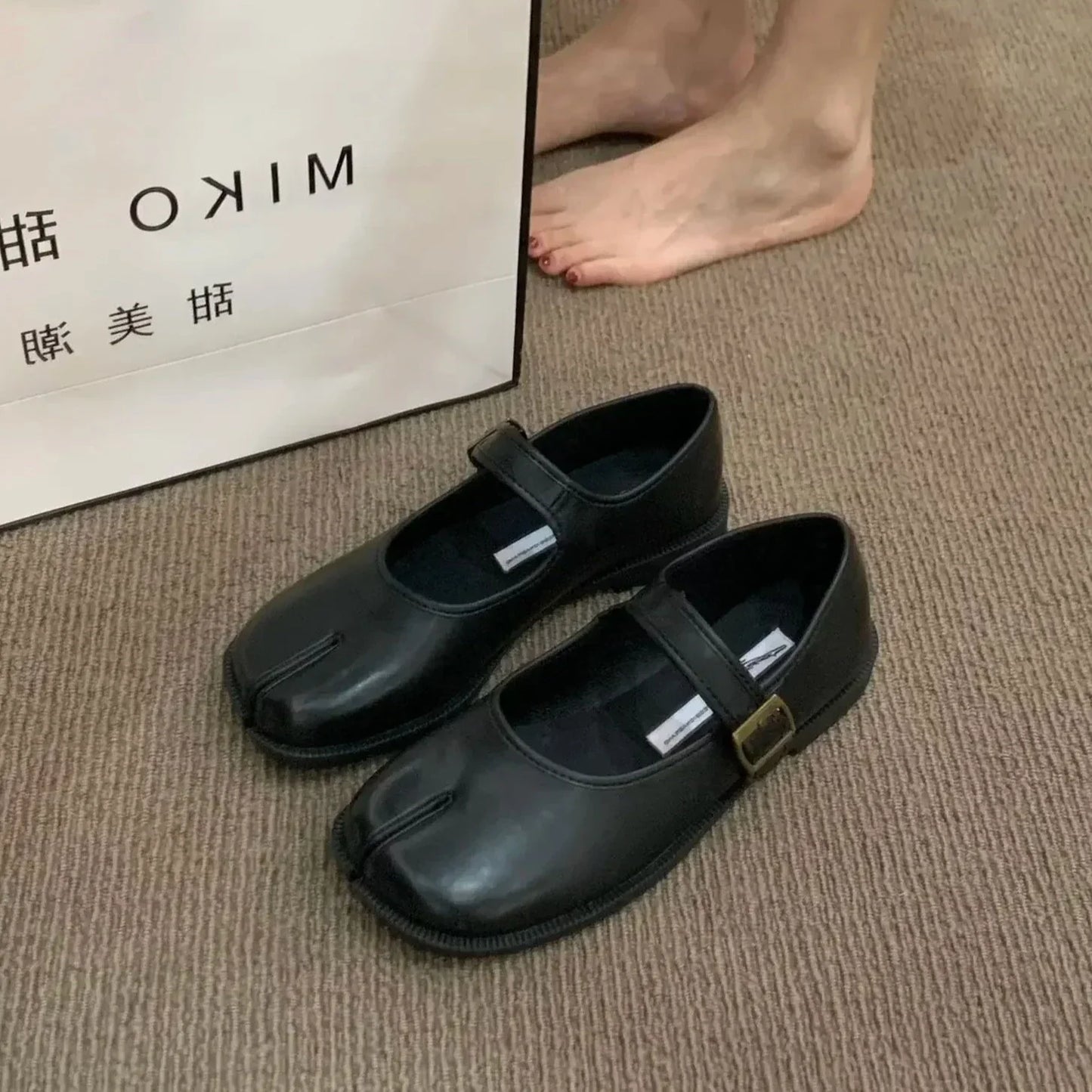 Pia Vintage Ombre Look Split Toe Maru Janes Flats