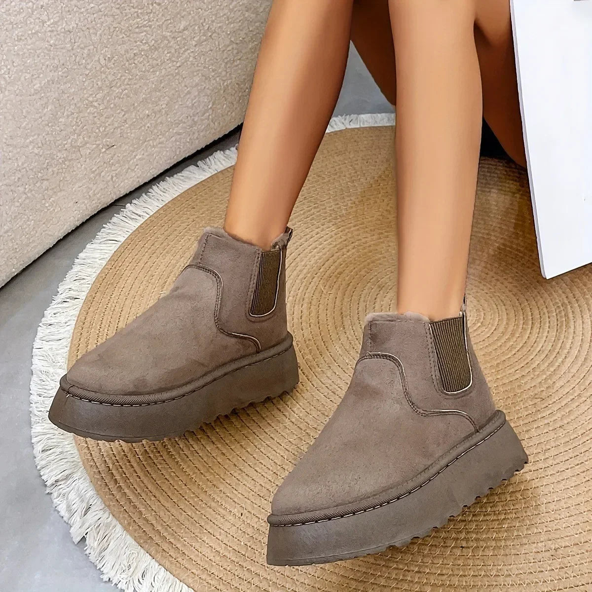 Winter Short Plush Warm Snow Boots Casual Shoes  New Suede Fur Chelsea Ankle Boots Flats Platform Ladies Shoes Botas