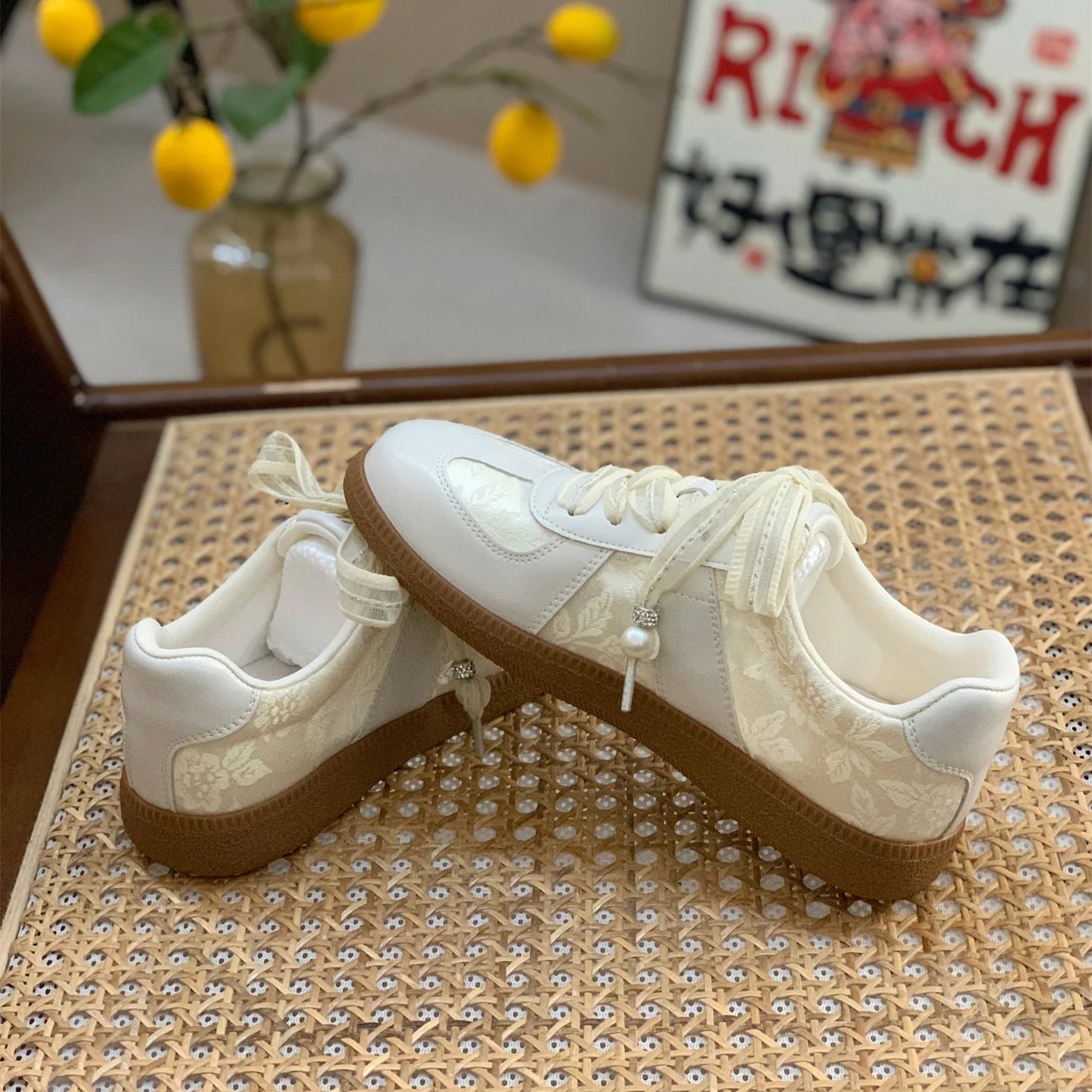 Casual Jogging Sneakers Youth Girls Silver Lace-Up Outdoor Athletic Trainers Low Heels Breath Tennis Flats Walking Shoes