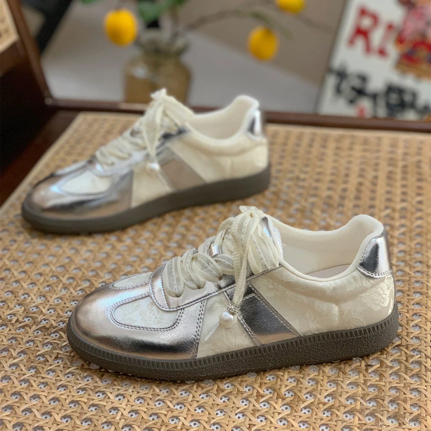 Casual Jogging Sneakers Youth Girls Silver Lace-Up Outdoor Athletic Trainers Low Heels Breath Tennis Flats Walking Shoes