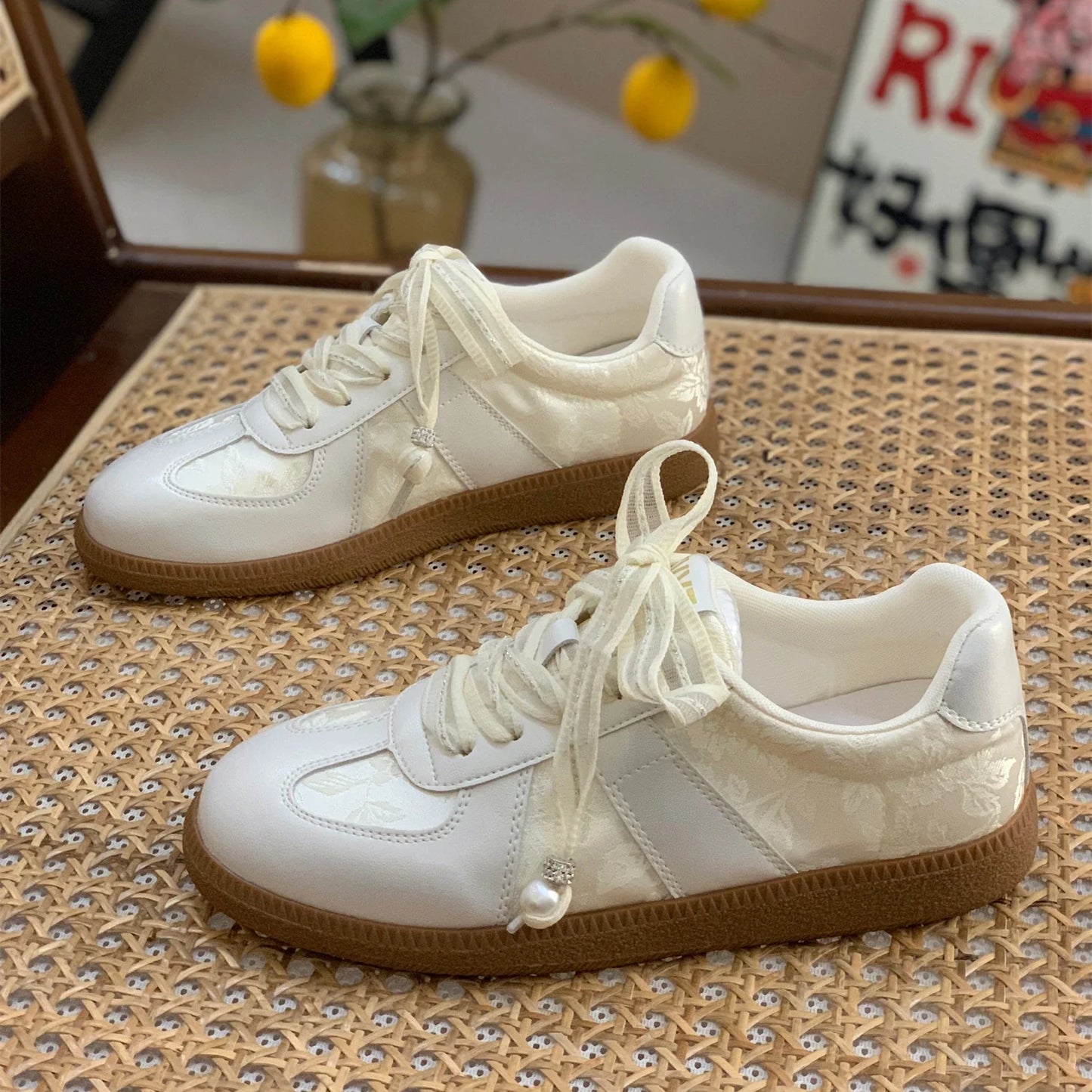 Casual Jogging Sneakers Youth Girls Silver Lace-Up Outdoor Athletic Trainers Low Heels Breath Tennis Flats Walking Shoes