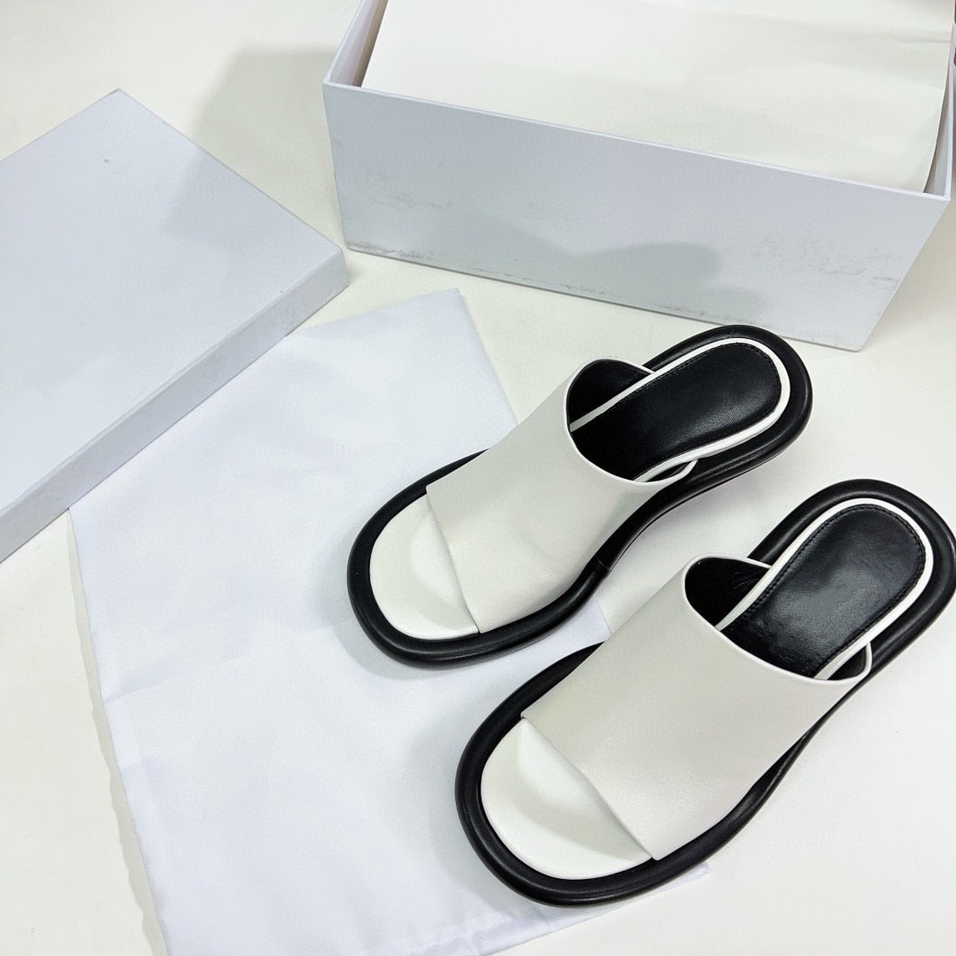 Yareli Color Contrast Pipe Edge Mule Sandals